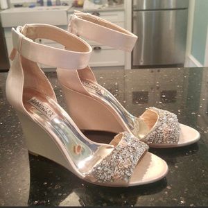 Badgley Mischka Lauren Ankle Strap Wedges Size 9